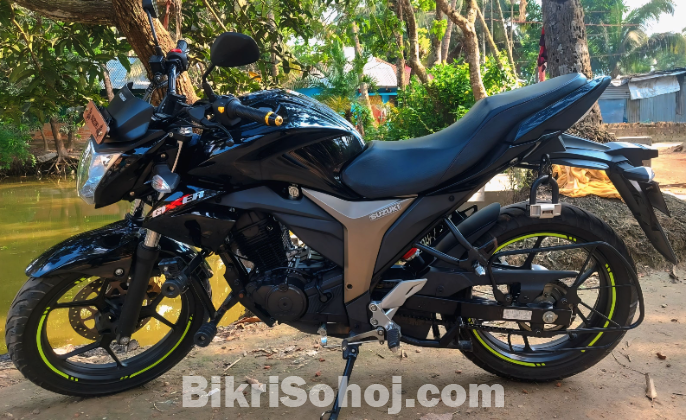 Suzuki Gixxer monotone - black